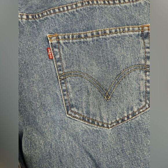 Levi's 550 Jeans Mens 36 X 34 Blue Denim Medium Wash Cotton Relaxed Fit Straight - Picture 4 of 4